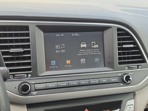 Used 2017 Hyundai Elantra SE FWD image 22
