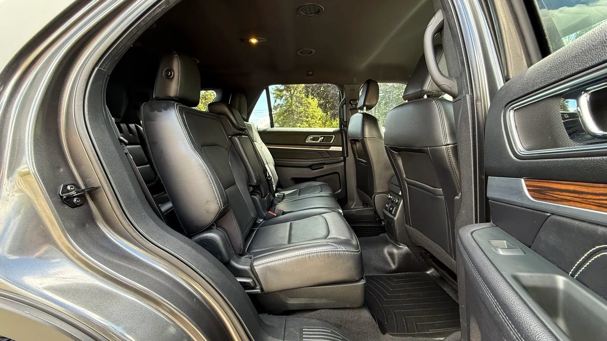 Used 2019 Ford Explorer Limited w/ Class III Trailer Tow Package AWD/4WD image 39