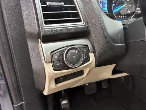 Used 2018 Ford Explorer XLT w/ Equipment Group 202A AWD/4WD image 14