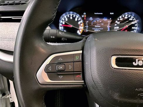 Used 2022 Jeep Compass Latitude AWD/4WD image 17