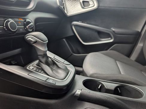 Used 2023 Kia Soul LX w/ LX Technology Package FWD image 19