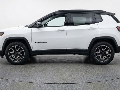 Used 2025 Jeep Compass Trailhawk AWD/4WD image 5