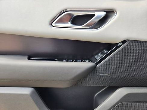 New 2026 Land Rover Range Rover Velar Dynamic SE image 16