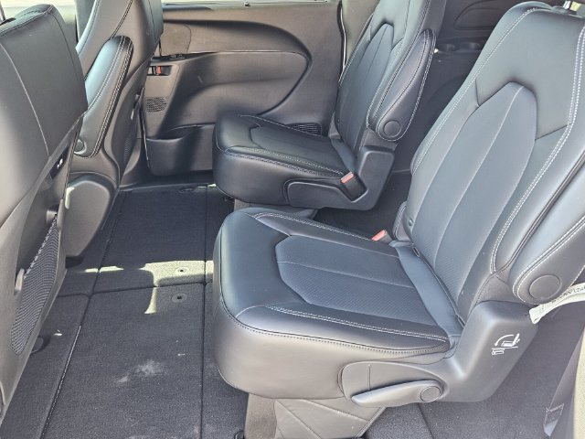 New 2025 Chrysler Pacifica Select FWD image 5