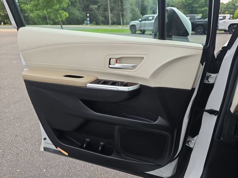 Certified 2024 Toyota Sienna XLE FWD image 30