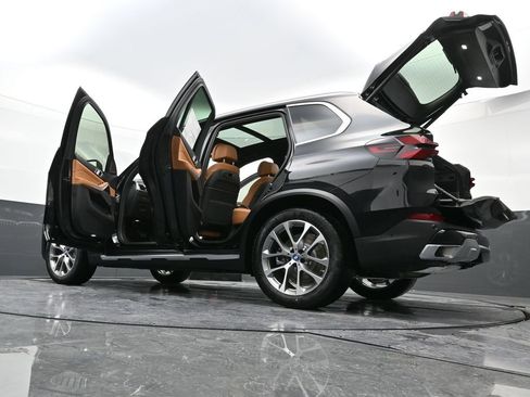 Used 2025 BMW X5 xDrive50e w/ Climate Comfort Package image 44