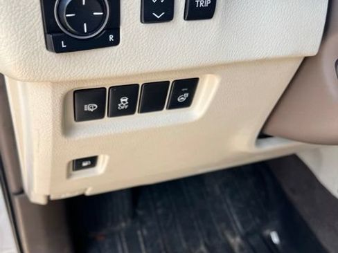 Used 2012 Lexus GX 460 Premium AWD/4WD image 16
