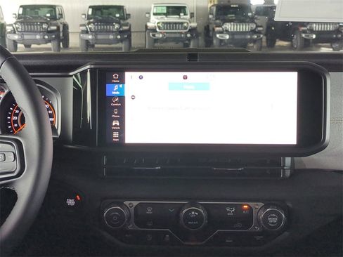 New 2025 Jeep Gladiator Sport image 18