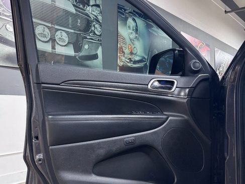 Used 2018 Jeep Grand Cherokee Limited image 21