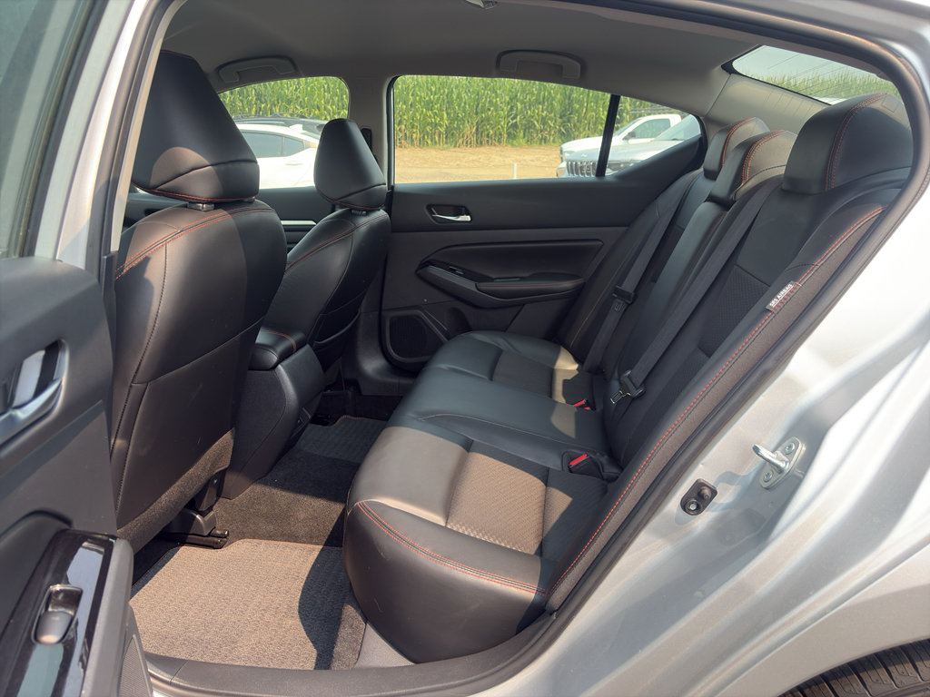 Used 2024 Nissan Altima 2.5 SR FWD image 13