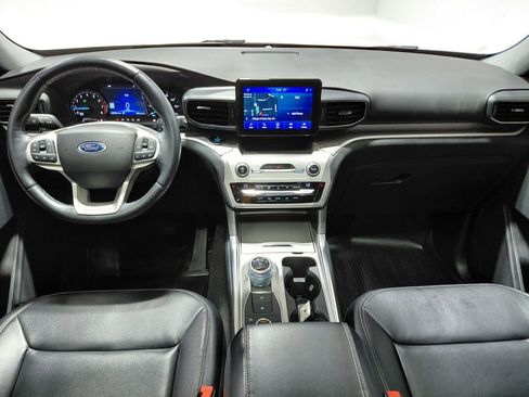 Certified 2020 Ford Explorer XLT w/ Equipment Group 202A image 4