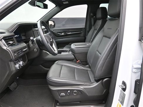 Used 2024 GMC Yukon XL AT4 w/ Technology Package image 21