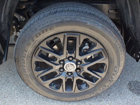 Used 2024 Toyota Tundra Limited AWD/4WD image 27