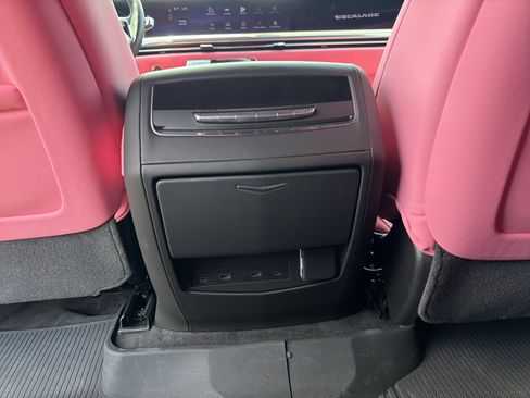 Used 2026 Cadillac Escalade Platinum Sport w/ LPO, Floor Liner Package AWD/4WD image 32