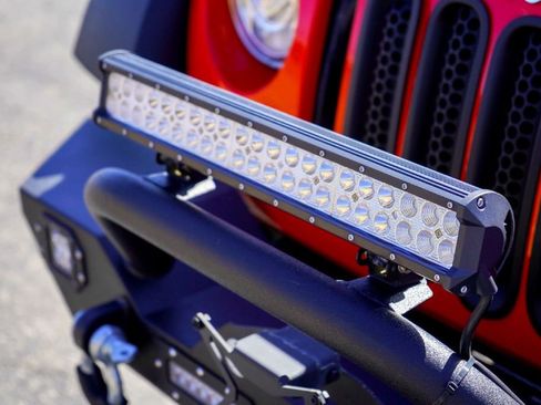 Used 2018 Jeep Wrangler Unlimited Rubicon w/ Connectivity Group image 30