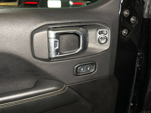 Used 2024 Jeep Wrangler Unlimited Sahara AWD/4WD image 16
