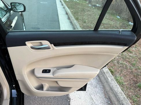 Used 2014 Chrysler 300 RWD image 24