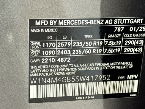 Certified 2025 Mercedes-Benz GLB 250 image 31