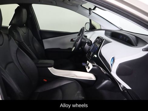 Used 2017 Toyota Prius Prime Premium FWD image 16