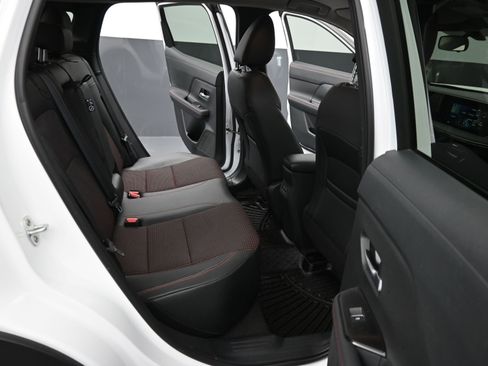 Used 2025 Nissan Kicks SR image 17