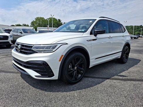 Certified 2023 Volkswagen Tiguan SE R-Line AWD/4WD image 3