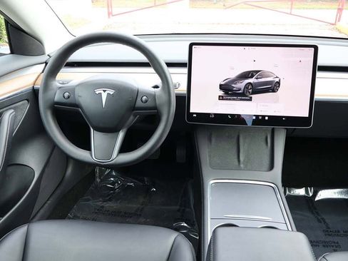 Used 2023 Tesla Model 3 Standard Range image 39