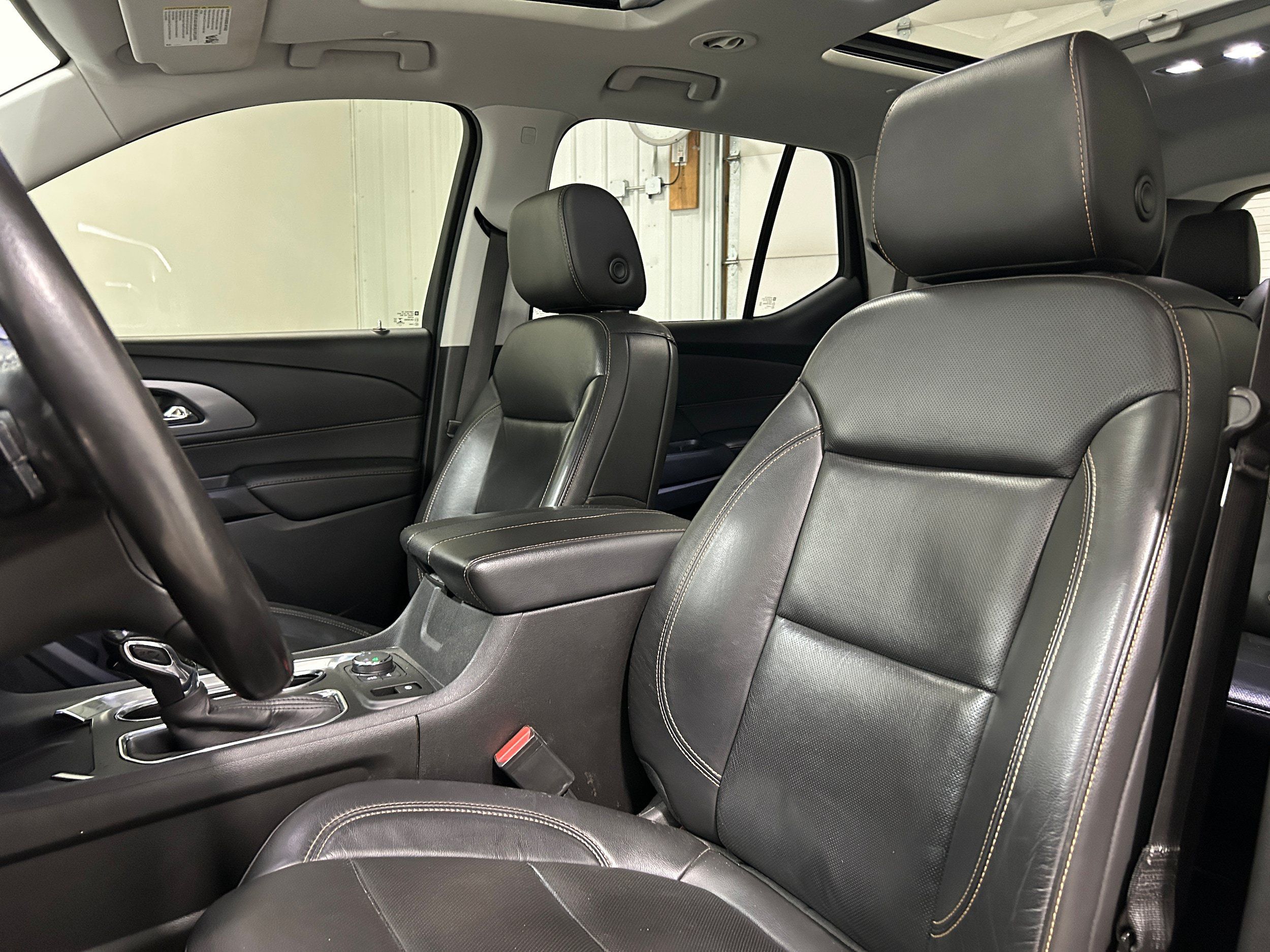 Used 2021 Chevrolet Traverse Premier w/ Redline Edition AWD/4WD image 26
