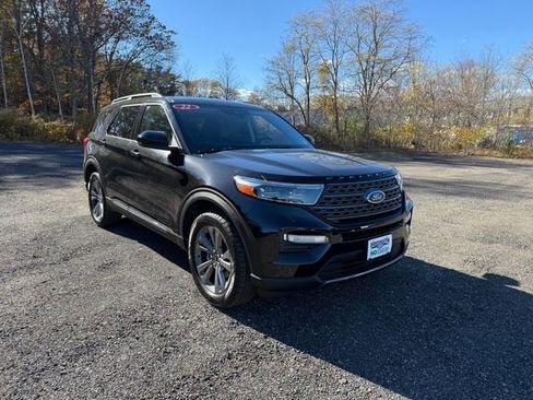 Used 2022 Ford Explorer XLT w/ Equipment Group 202A AWD/4WD image 21
