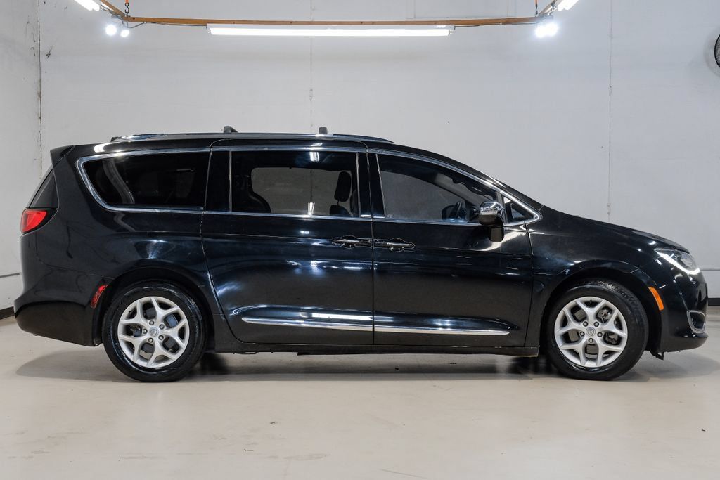 Used 2020 Chrysler Pacifica Limited FWD image 12