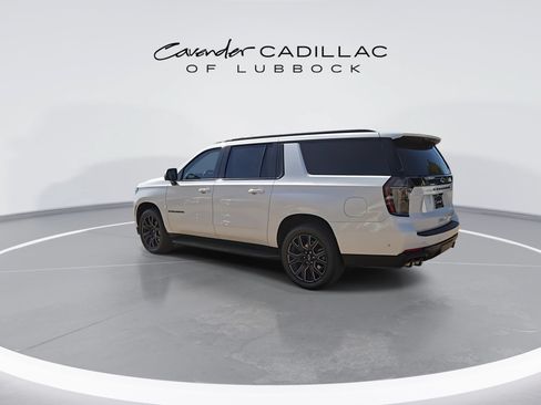 Used 2025 Chevrolet Suburban RST w/ RST Capability Package AWD/4WD image 6