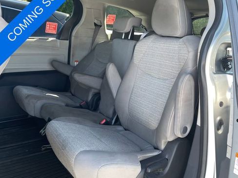 Used 2022 Toyota Sienna LE FWD image 4