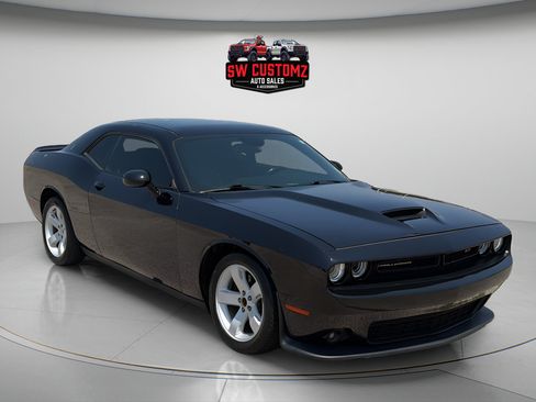 Used 2021 Dodge Challenger GT RWD image 1