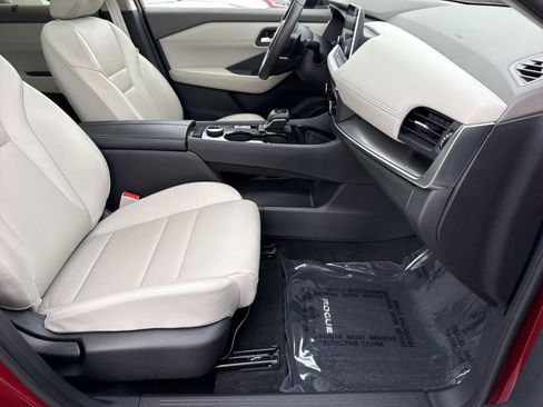 Used 2024 Nissan Rogue SV w/ SV Premium Package AWD/4WD image 25
