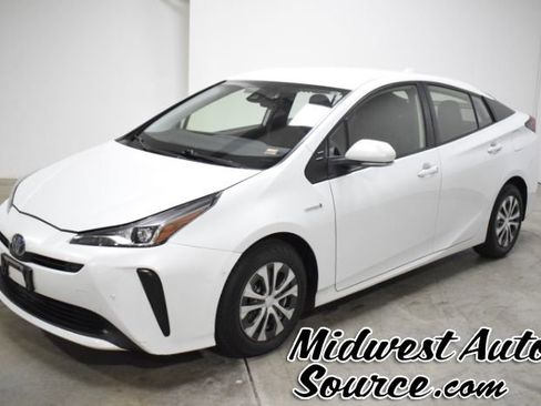 Used 2022 Toyota Prius L Eco image 1