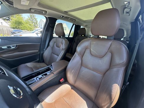 Used 2020 Volvo XC90 T6 Momentum AWD/4WD image 2