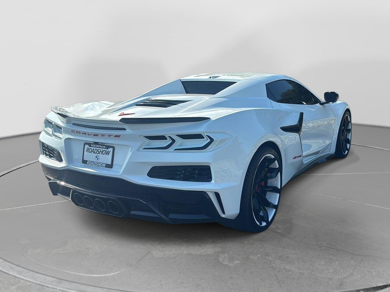 Used 2025 Chevrolet Corvette Z06 w/ Stealth Interior Trim Package RWD image 11