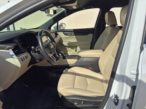 Used 2017 Cadillac XT5 FWD image 15