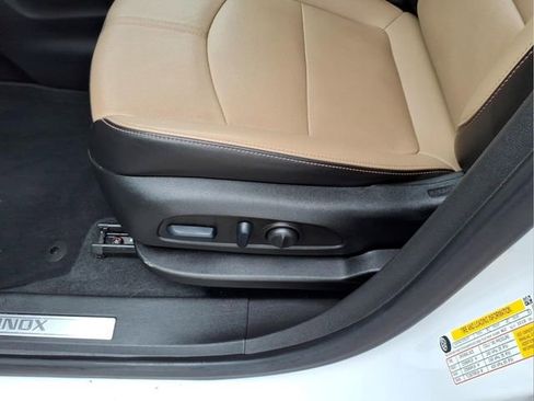Used 2022 Chevrolet Equinox Premier AWD/4WD image 19