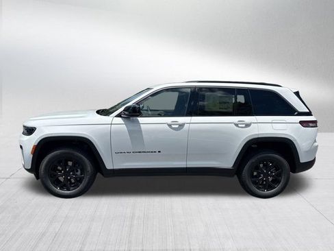 New 2026 Jeep Grand Cherokee Altitude RWD image 8
