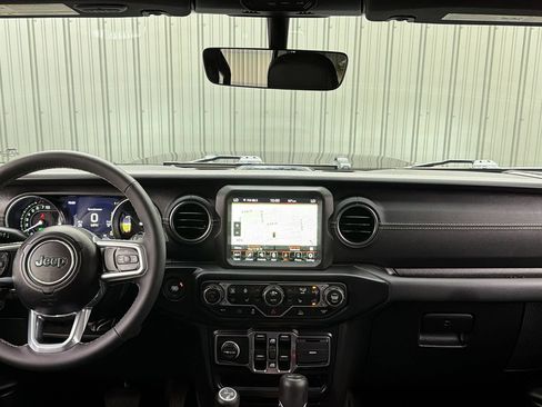 Used 2023 Jeep Wrangler Unlimited Sahara w/ Cold Weather Group AWD/4WD image 33
