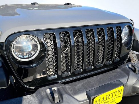 Used 2022 Jeep Gladiator Willys image 29