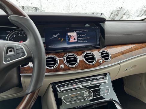 Used 2017 Mercedes-Benz E 300 image 18