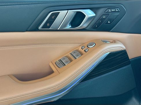 Certified 2024 BMW X7 xDrive40i image 18