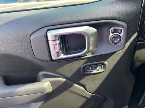 New 2024 Jeep Wrangler Unlimited Rubicon w/ Technology Group image 9