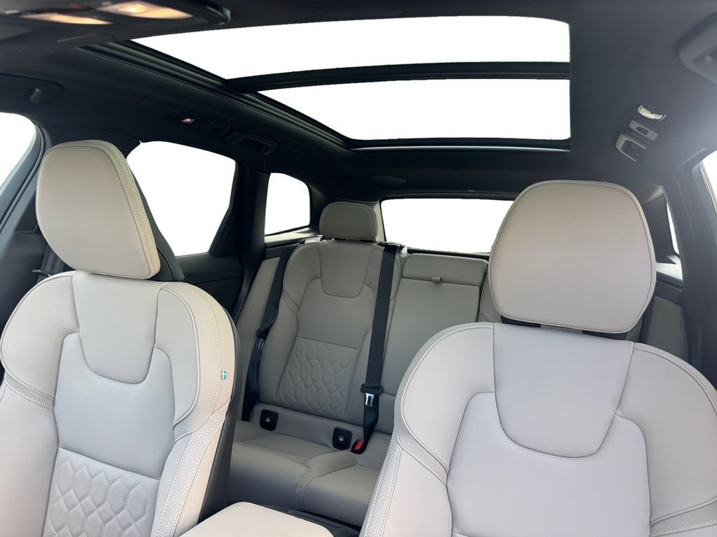 New 2027 Volvo XC60 B5 Plus AWD/4WD image 23