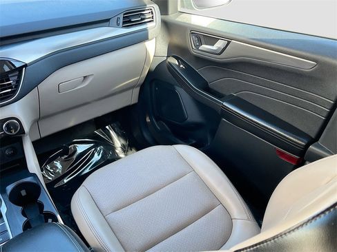 Used 2022 Ford Escape Titanium w/ Class II Trailer Tow Package image 24