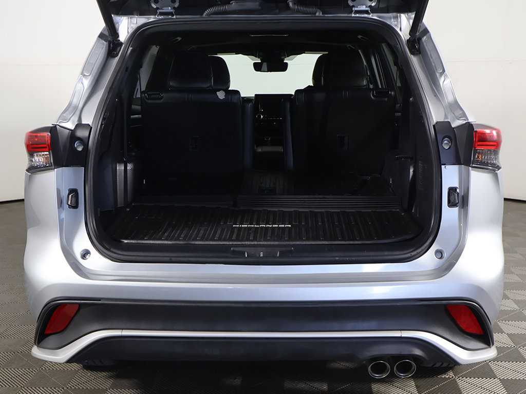 Used 2023 Toyota Highlander XSE AWD/4WD image 17