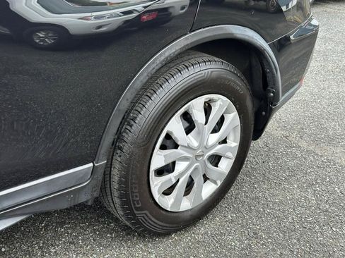 Used 2019 Nissan Rogue S FWD image 32