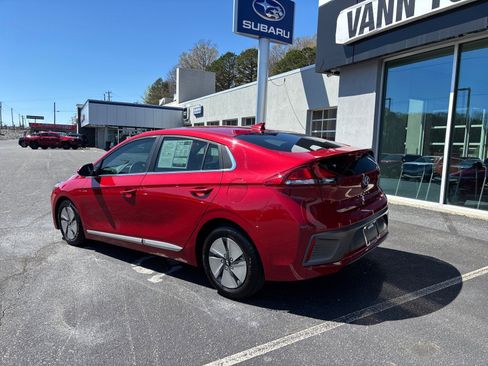 Used 2022 Hyundai Ioniq SE image 2