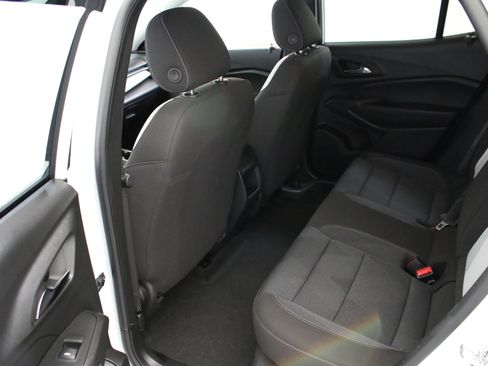 Used 2025 Chevrolet Trax LS image 27